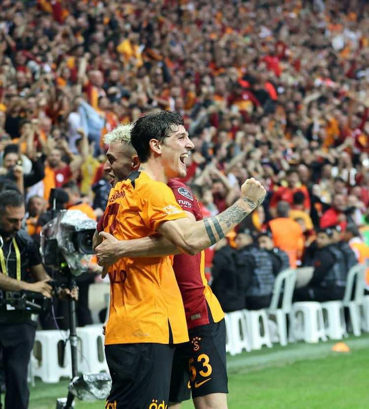 <p>İtalyan yıldız ile Serie A'dan bazı takımların dirsek temasında olduğu ve sezon sonunda yeni girişimlerin olabileceği dile getiriliyor.</p>