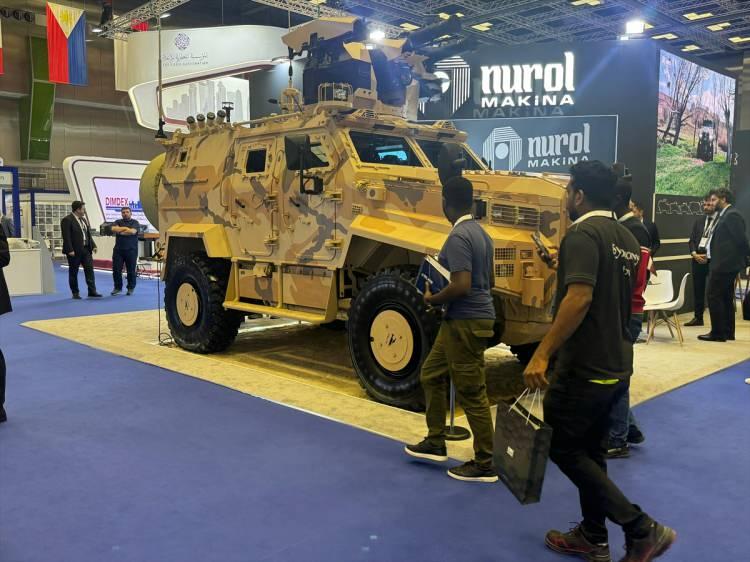 <p>Katar'da Barzan Holding ile iş birliği yapıp sözleşmeleri holding üzerinden gerçekleştirdiklerini ifade eden Karel, bugün itibarıyla 400'den fazla araçlarının Katar'da değişik birimlerde görev yaptığını belirtti.</p>