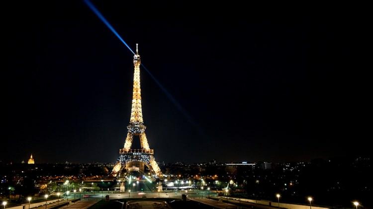 <p>Eyfel Kulesi</p>

<p>Paris</p>

<p>Yükseklik: 312 metre</p>
