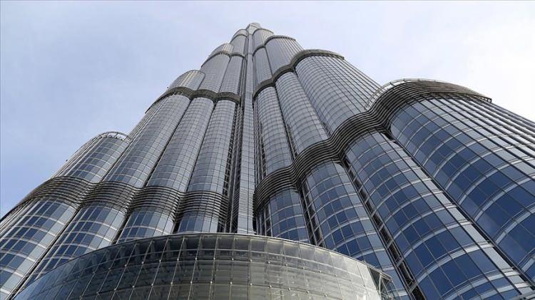 <p>Burc Halife</p>
<p>Dubai Birleşik Arap Emirlikleri</p>
<p>Yükseklik: 828 metre</p>