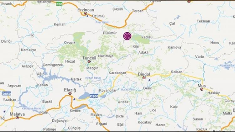 <p>Erzincan'ı ve özellikle Bingöl-Karlıova'yı çok riskli durumda düşünüyoruz. Bu bölümün hemen altında da Tunceli var. Fayın üzerinde Pülümür var. Yani bu 7'nin üzerindeki fayla burun buruna. Doğu Anadolu Fayı da bu Karlıova'yla Göynük arasında dolu. Tunceli bir kıskaç altında; Bingöl gibi. O nedenle bu kentlere özel ihtimam göstermek lazım...</p>

<p> </p>
