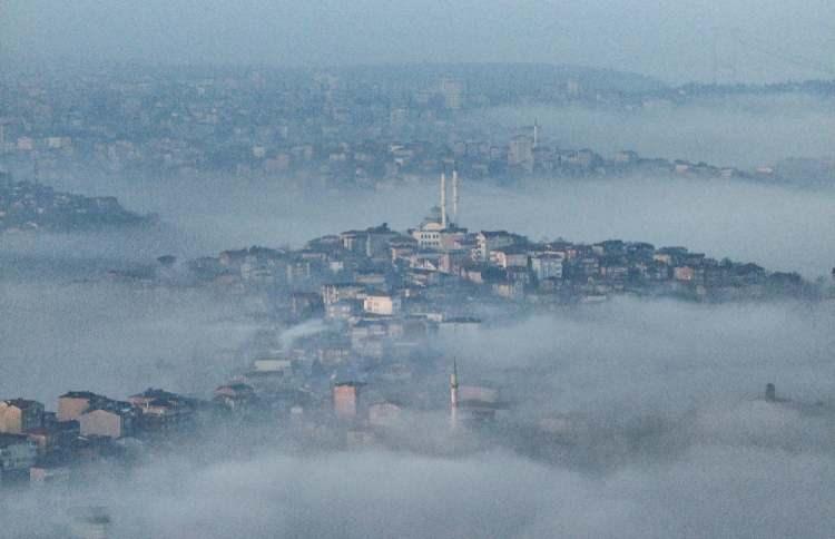 <p>İstanbul'un kuzey ve yüksek kesimlerinde sabah saatlerinden itibaren sis etkili oluyor</p>

<p> </p>

<p> </p>
