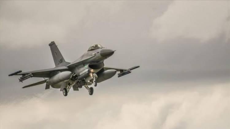 <p>Geçen yıl Kasım ayında Romanya, Norveç'ten satın aldığı otuz iki F-16'dan üçünü teslim aldı. 2025 yılına kadar Romanya'nın kırk dokuz F-16'ya sahip olması bekleniyor.</p>
<p> </p>
<p>Bulgaristan ayrıca ABD'den satın aldığı on altı adet F-16 Block 70 savaş uçağını teslim almaya hazırlanıyor. İlk sekizinin 2025 yılına kadar gelmesi bekleniyor.</p>