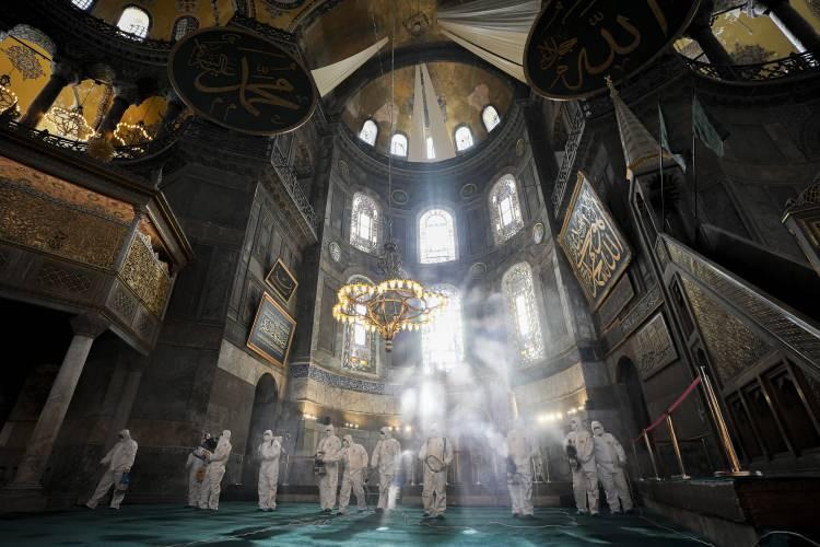 <p>2020'de müze statüsünden tekrar camiye dönüştürülen Ayasofya Camii'nde, bir Ramazan ayı heyecanı daha yaşanacak.</p>
