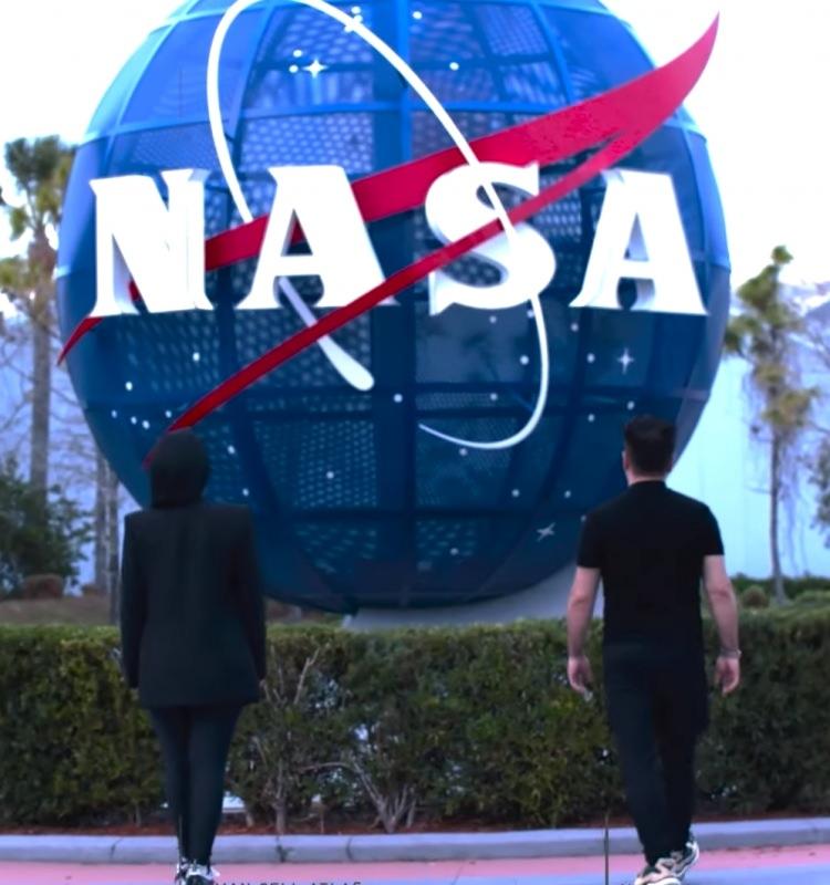 <p>Ouchhh Stüdyonun kurucu ortakları Ferdi Alıcı ve Eylül Duranağaç Alıcı'nın "Human Cell Atlas" adlı eseri geçen haftalarda SpaceX roketi ile Ay'a iniş yaptı.</p>
