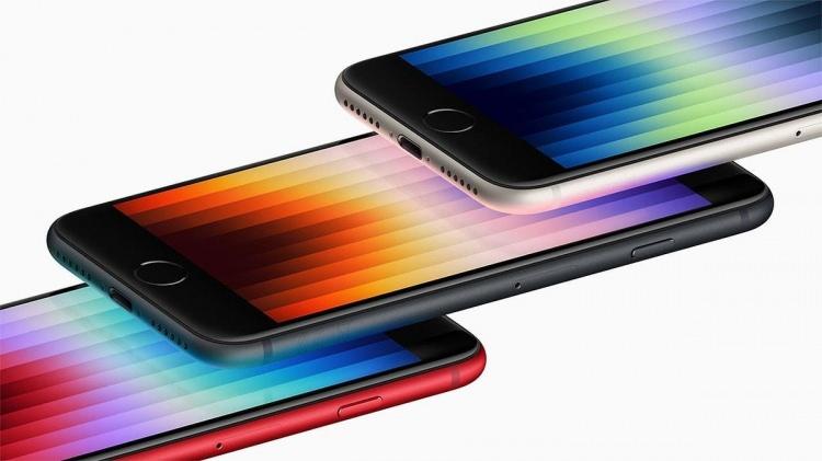 <p>iPhone SE genellikle Apple'ın "bütçe dostu" telefon serisi olarak tanımlanıyor, ancak en son model olan iPhone SE 3'ün fiyatı 579 euroya  kadar çıkıyor.</p>
