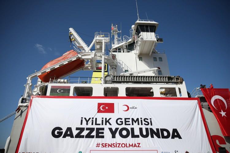 <p><span style="color:#B22222"><strong>'GAZZE YOLUNDA'</strong></span></p>

<p> </p>

<p>Gazze'ye ulaştırılması için Türk Kızılay öncülüğünde hazırlanan binlerce ton insani yardım malzemesi taşıyan 7. gemi, Mersin Uluslararası Limanı'ndan uğurlandı.</p>

