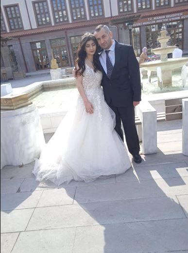 <p>BİR AİLE YOK OLDU</p>
<p> </p>
<p>Kazada, karşıdan karşıya geçmeye çalışan Fatma Gürsoy (68), Şükrü Okur (48), Melek Okur (44), Muhammet Alihan Okur (15), Ecrin Okur (11) olay yerinde hayatını kaybetti.</p>
<p> </p>