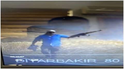 <p>Bu arada, olay sonrası yaşananların bölgeye sevk edilen ambulansın kamerasına yansıdığı ortaya çıktı. </p>
<p> </p>