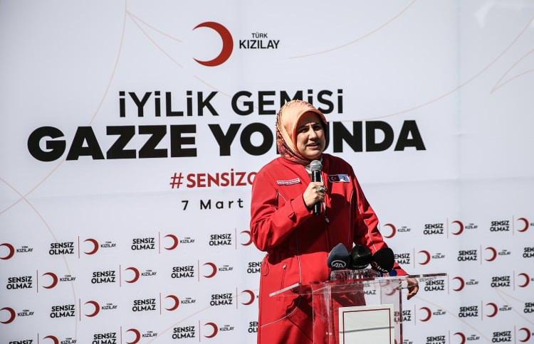 <p><span style="color:#B22222"><strong>BAŞKANDAN MESAJ</strong></span></p>

<p> </p>

<p>Türk Kızılay Genel Başkanı Fatma Meriç Yılmaz, uğurlama töreninde, Gazze'ye içerisinde temel ihtiyaç malzemesi olan en büyük gemiyi göndermenin heyecanını yaşadıklarını söyledi.</p>
