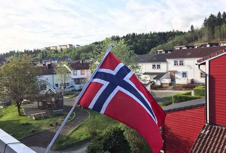 <p><strong><span style="color:#B22222">NORVEÇ</span>  |  2276</strong></p>
