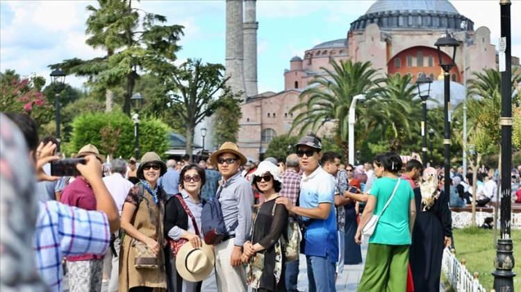 <p>Geçtiğimiz yıl 20 milyon 200 bin ziyaretçinin tercihiyleilk sırada İstanbul yer aldı.</p>
