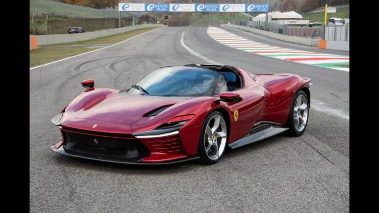 <p>Ferrari Daytona SP3 </p>

<p>2.3 milyon dolar</p>
