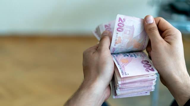 <p><strong>BELEDİYE HİZMETLERİNDE İNDİRİM-</strong></p>
<p><br />
<br />
Emekliler için yerel yönetimlerle yapılacak protokoller yapılacak. Su faturalarında indirim, ücretsiz toplu taşıma ve belediye tesislerinde ayrıcalık gibi destekler sunulacak.<br />
</p>