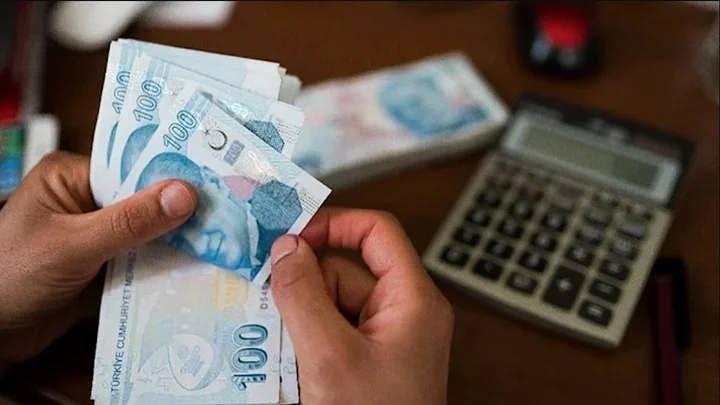<p><strong>FİNANS DESTEĞİ-</strong></p>
<p><br />
<br />
Emeklilere banka hizmetlerinde kolaylık sağlanması için bankalarla protokoller yapılacak. Kamu bankalarının yanı sıra özel bankalar da devreye sokulacak. Ücretsiz banka hizmetleri, düşük faiz ve krediye erişimin yanı sıra promosyonların artırılması konuşulan konular arasında yer alıyor.</p>