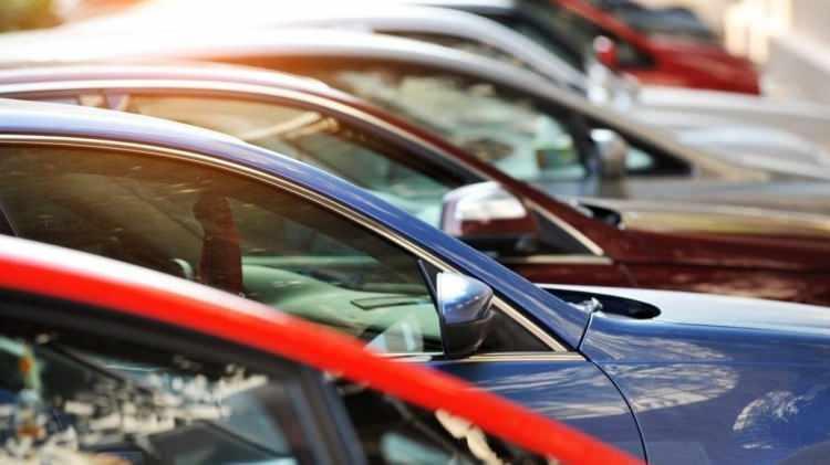 <p>Lüks otomobil grubunda şubatta 209 DS, 93 Porsche, 33 Lexus, 23 Maserati, 13 Jaguar, 3 Lamborghini, ikişer adet Aston Martin ile Bentley ve 1 Ferrari satışı gerçekleştirildi.</p>
