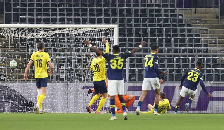 <p>Fenerbahçe'ye galibiyeti getiren golleri 20. dakikada Michy Batshuayi, 84. dakikada Jayden Oosterwolde ve 90+4. dakikada Dusan Tadic penaltıdan kaydetti.</p>
