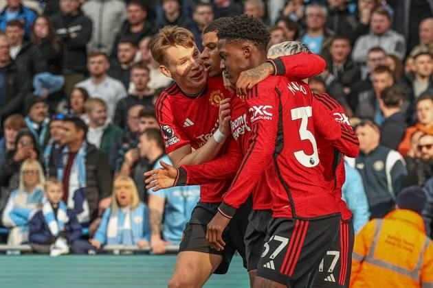 <p>2- MANCHESTER UNITED<br />
<br />
5 Milyar 490 milyon euro</p>
