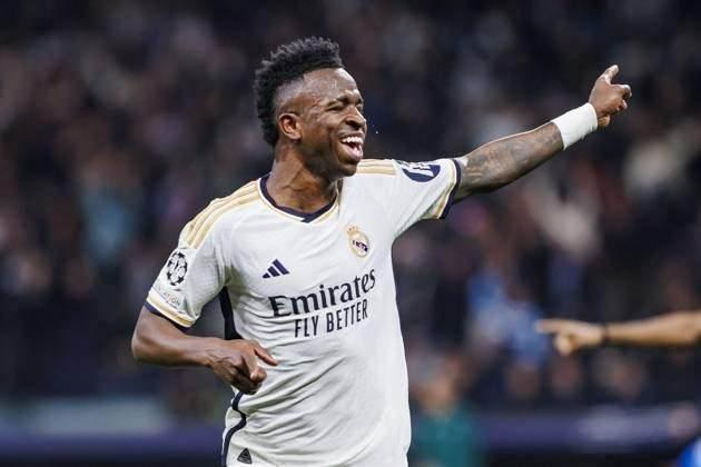 <p>1- REAL MADRID<br />
<br />
5 Milyar 550 milyon euro</p>
