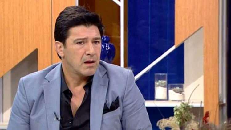 <p>Bunun birçok gerekçesi var, ülkedeki siyasi ortam, seviye ortada. Siyasi görüş belirttin mi bilindik, tanıdık birisi olarak zaten yeterince dikkat çekiyor, dayanaklı mantıklı bir eleştiri veya tespitse yaptığın, birileri rahatsız oluyor. Sonra hakaret, küçümseme, aşağılama, çarpıtma kavga dövüş... Bana özel değil yani aslında. Bir de sosyal mecralarda etkileşim almak, ilgi çekmek diye bir gerçek var... Bu ortama yapacak bir şey yok, ben tecrübelerime dayanarak fikirlerimi olabildiğince kimseyi kırmadan söylemeye devam edeceğim. </p>