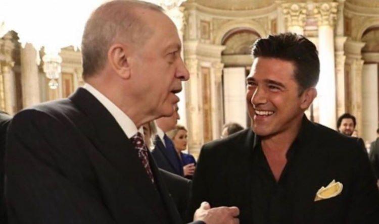 <p>Dolayısı ile kararlar ikna edici projelere göre verilmeli... Tabii en merak edilen büyük şehirlerdeki yarışlar olacak, başta da İstanbul. Benim adayım, 1 oyum, Sayın Murat Kurum'a. Kurum, çok çalışkan, bakanlığı sırasındaki performansı göz kamaştırıcı, genç, kibirsiz... Birçok özelliğinden dolayı çok faydalı olacağını düşünüyorum. Mevcut başkan çok yanlışlar yaptı, saymakla bitmez ama centilmence ona da başarılar dilemek lazım. Burada da partizanlık yapmadan görüşlerimi belirtiyorum, kimseye hakaret etmiyorum, küçümsemiyorum. Erdoğan'a memlekete yaptığı eserler için vatandaş olarak minnettarım, insan olarak da seviyorum. Bunu açıkça dile getiriyor olmam, dürüst olmam, belli zihin yapılarına rahatsızlık veriyor..</p>