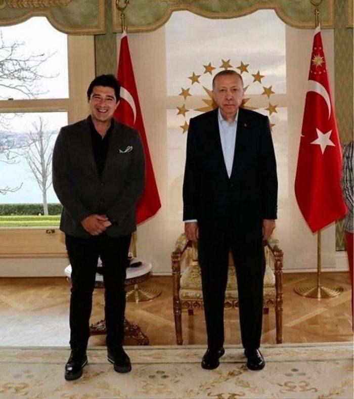 <p><span style="color:#800000"><strong>Size 'yandaş' etiketi yapıştıran da bir kesim var. Televizyonda program yapmanızı da buna bağlıyorlar...</strong></span></p>
<p><br />
Yaşamda yanında olduğun her şeyin yandaşısındır. Siyaseten CHP'li olan CHP'nin yandaşı, AK Parti'li olan AK Parti'nin. Ama kendi adıma tanım istenirse, memleketimin, milletimin lehine olduğunu düşündüğüm düşünce yapısının yanında olacağım her zaman. Şu ana kadar yaptığım gibi....</p>