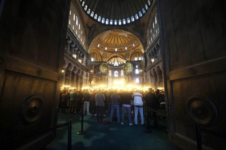 <p>Diyanet İşleri Başkanlığı Din İşleri Yüksek Kurulu Astronomu Gürhan Eren, AA muhabirine yaptığı açıklamada, ramazanın başlayacağı 11 Mart Pazartesi ilk imsakın Iğdır'da saat 04.52'de, son imsakın Çanakkale'de saat 06.02'de olacağını söyledi.</p>
<p> </p>