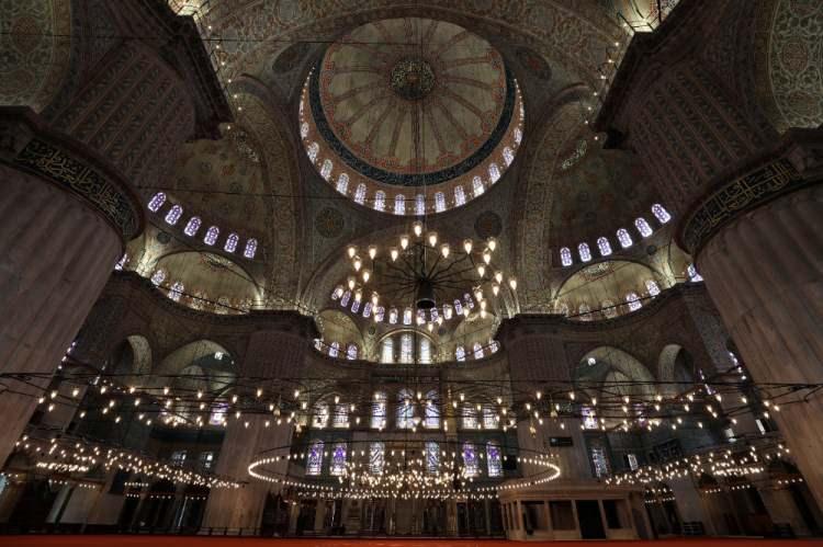 <p>Erzurum</p>
<p>Sahur/ İmsak saati: 05.03</p>
<p>Akşam/ İftar saati: 18.24</p>
<p>Eskişehir</p>
<p>Sahur/ İmsak saati: 05.46</p>
<p>Akşam/ İftar saati: 19.07</p>