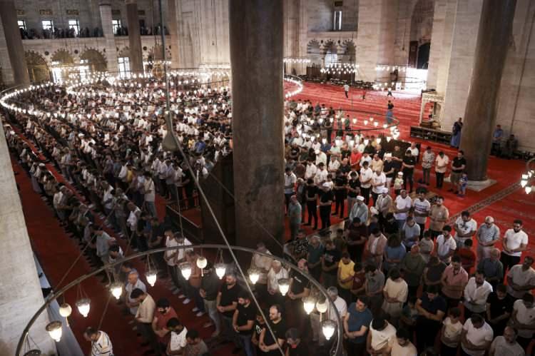 <p>Adana</p>
<p>Sahur/ İmsak saati: 05.29</p>
<p>Akşam/ İftar saati: 18.49</p>