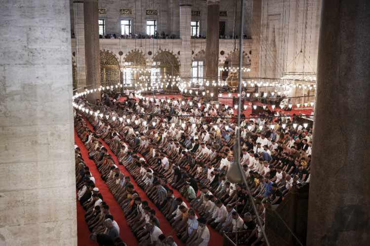 <p><strong>Şanlıurfa</strong></p>

<p>Sahur/ İmsak saati: 05.15</p>

<p>Akşam/ İftar saati: 18.35</p>

<p><strong>Siirt</strong></p>

<p>Sahur/ İmsak saati: 05.02</p>

<p>Akşam/ İftar saati: 18.22</p>

<p>Sinop</p>

<p>Sahur/ İmsak saati: 05.25</p>

<p>Akşam/ İftar saati: 18.48</p>
