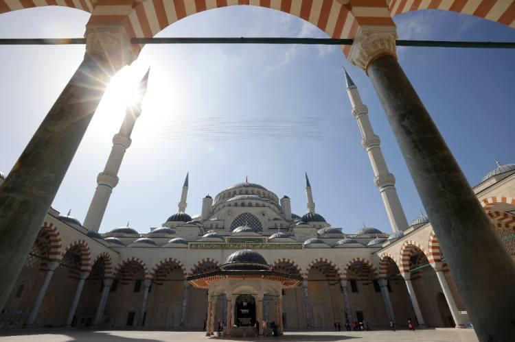 <p>Malatya</p>
<p>Sahur/ İmsak saati: 05.16</p>
<p>Akşam/ İftar saati: 18.37</p>
<p>Manisa</p>
<p>Sahur/ İmsak saati: 05.59</p>
<p>Akşam/ İftar saati: 19.20</p>
<p>Mardin</p>
<p>Sahur/ İmsak saati: 05.07</p>
<p>Akşam/ İftar saati: 18.27</p>
<p>Mersin</p>
<p>Sahur/ İmsak saati: 05.32</p>
<p>Akşam/ İftar saati: 18.52</p>
<p>Muğla</p>
<p>Sahur/ İmsak saati: 05.57</p>
<p>Akşam/ İftar saati: 19.17</p>