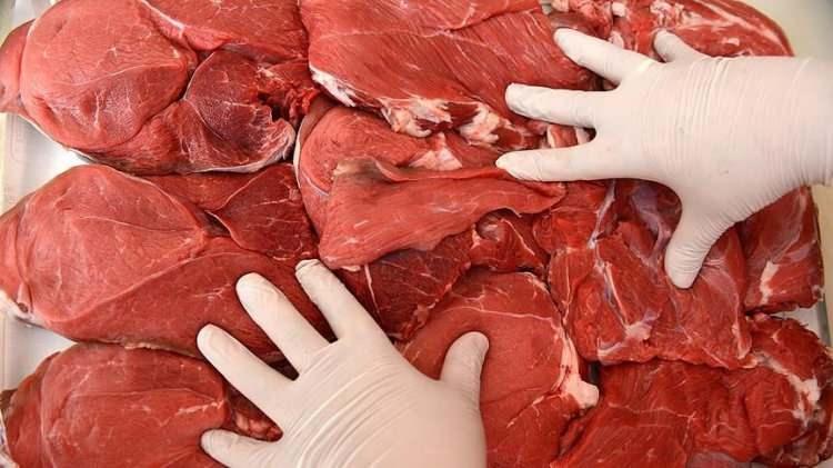 <p>Geçen yıl mart ayından bu yana ESK ile yaptıkları protokol sayesinde hanelere en uygun fiyatlı eti ulaştırdıklarını vurgulayan Güzeldere, son zamanlarda kırmızı et fiyatlarında yukarı doğru çok ciddi bir hareketlilik olduğunu ve dernek olarak bu spekülatif fiyat hareketliliğini yakından takip ettiklerini söyledi.</p>
<p> </p>