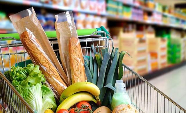 <p>İstanbul PERDER Yönetim Kurulu Başkanı Güzeldere, AA muhabirine yaptığı açıklamada, dernek olarak, 57 üye marketi, 2 bin 500'e yakın şubesi ve yaklaşık 40 bin civarı çalışanıyla İstanbul’da tüm hanelere temas ettiklerini belirterek, yıl boyunca gerçekleştirdikleri kampanyalarla tüketiciyi fiyat artışlarına karşı korumaya çalıştıklarını ifade etti.</p>
<p> </p>