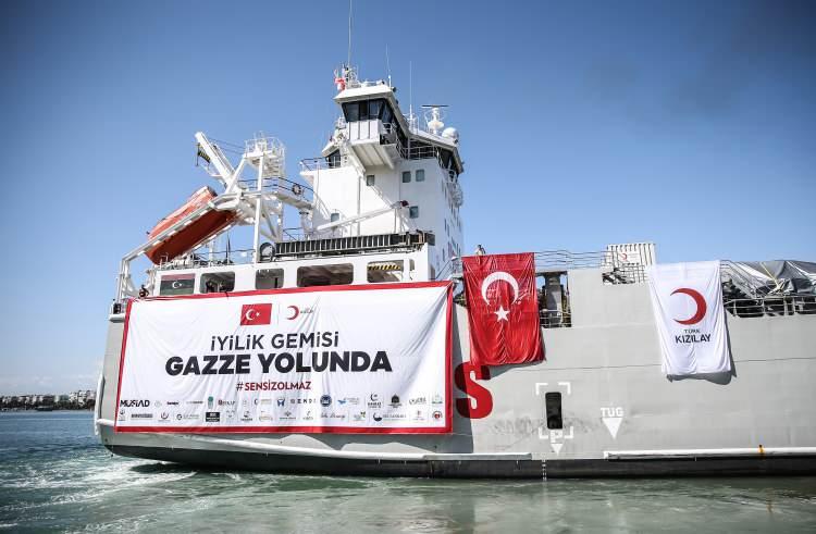<p><span style="color:#B22222"><strong>'GÜLE GÜLE'</strong></span></p>
<p> </p>
<p>Konuşmaların ardından gemi uğurlandı.</p>