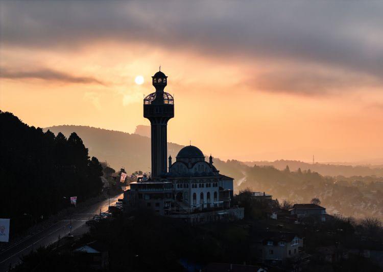 <p><strong>GEMI TRAFİĞİ ASKIYA ALINDI</strong></p>

<p>Kıyı Emniyeti Genel Müdürlüğünün internet sitesinde yapılan bilgilendirmede, İstanbul Boğazı'nda gemi trafiğinin 04.15 itibarıyla askıya alındığı bildirildi.</p>
