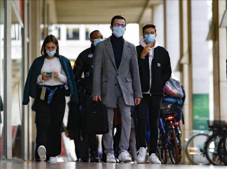 <p>Türkiye İstatistik Kurumu'nun (TÜİK) bugün açıkladığı veriye göre, Türkiye nüfusunun %49,9'unu kadınlar, %50,1'ini erkekler oluşturdu. </p>
<p> </p>