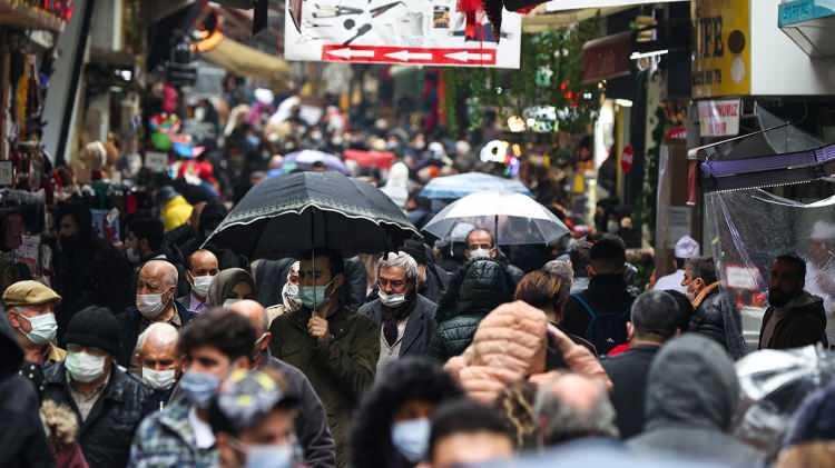 <p>Kadın nüfusun oranı, 60-74 yaş grubunda %52,1 iken 90 ve üzeri yaş grubunda %70,2 oldu.</p>