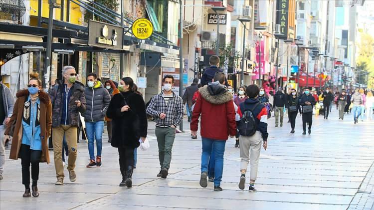 <p>En yüksek kadın istihdam oranı, %37,4 ile TR90 (Trabzon, Ordu, Giresun, Rize, Artvin, Gümüşhane) bölgesinde, en düşük kadın istihdam oranı ise %18,2 ile TRC3 (Mardin, Batman, Şırnak, Siirt) bölgesinde gerçekleşti.</p>