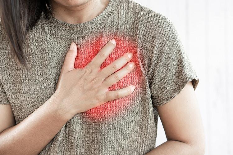 <p>Geleneksel risk faktörlerinin, kadınlarda kalp damar hastalıkları riskini olduğundan az gösterdiğini bilindiğini söyleyen Doç. Dr. Cabbar, bu ve diğer nedenlerden dolayı, araştırmaların bir kadının riskini daha iyi tanımlayabilen diğer yeni belirteçleri belirlemeye odaklandığını da sözlerini ekledi.</p>
<p> </p>