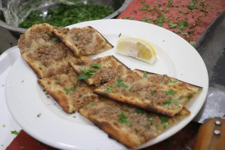 <p>“Etli ekmek Türkiye’nin, Türkiye’de de Sivas’ın”</p>
<p> </p>