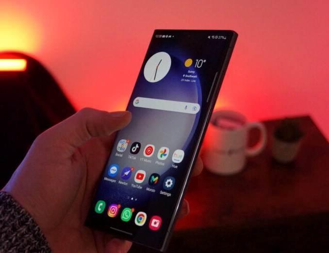 <p><span style="color:#B22222"><strong>İŞTE OCAK AYININ EN GÜÇLÜ 10 ANDROİD TELEFONU!</strong></span></p>