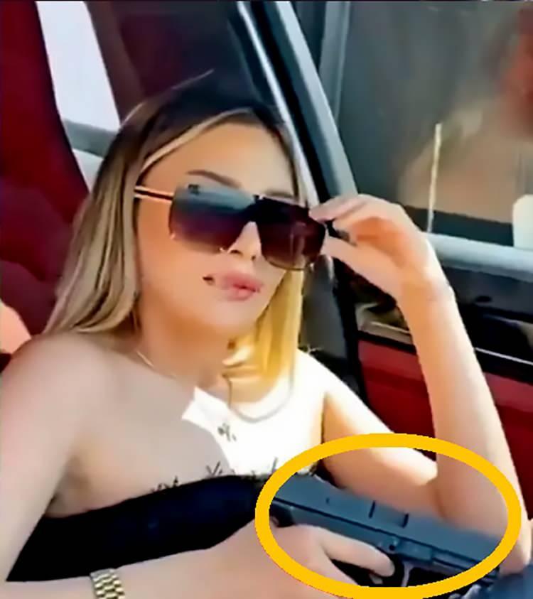 <p>Ekipler, Aleyna Kanko'yu &Ccedil;ukurova il&ccedil;esindeki evinde g&ouml;zaltına aldı.</p>
