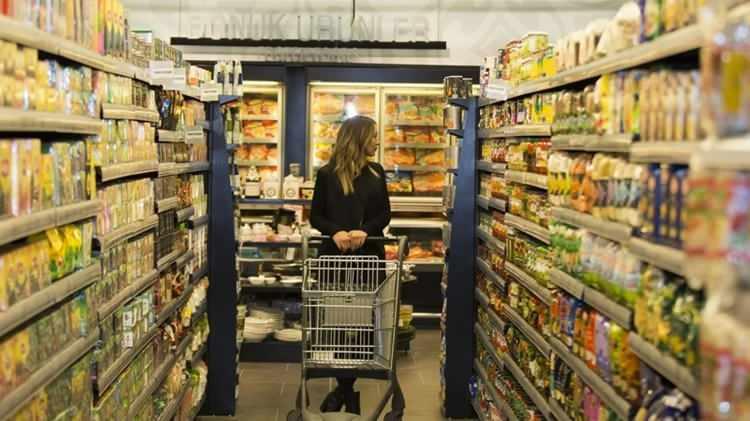 <p>CarrefourSA, un, yağ, şeker, çay, yerli üretim bakliyat çeşitleri başta olmak üzere besin değeri yüksek gıdaları içeren 4 koli seçeneği sunuyor. </p>