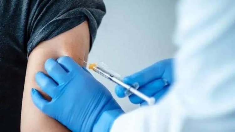 <p>Lancet Enfeksiyon Hastalıkları dergisinde yayımlanan vakaya göre, aşılar 29 aylık bir dönemde özel kliniklerden satın alınarak yapıldı.</p>
