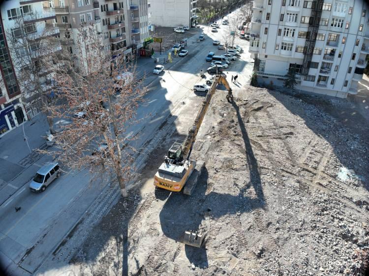 <p><strong>"Makas operatörüne aylık 300 bin lira maaş veriyoruz ama bulamıyoruz"</strong><br />
</p>