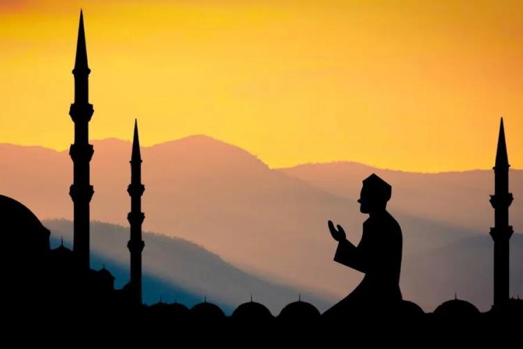 <p><strong>Bu yıl ramazan ayının ilk g&uuml;n&uuml; olan 11 Mart'ta Hatay'da oru&ccedil; tutma s&uuml;resi 13 saat 20 dakikayken Sinop'ta 13 saat 23 dakika olmaktadır." </strong>diye konuştu.</p>
