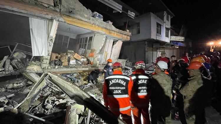 <p>Son olarak Çanakkale merkezli yaşanan 4.9 büyüklüğündeki deprem çevre illerde de hissedildi. </p>
