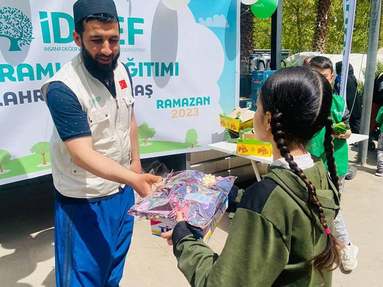 <p>Yardımeli Uluslararası İnsani Yardım Derneği de "İyiliği Paylaşalım, Bereketi Yayalım" sloganıyla yardımlarda bulunacak.</p>
