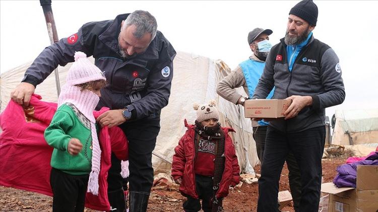 <p>Yery&uuml;z&uuml; Doktorları Derneği, "Hayat Kurtarılmaya A&ccedil;" kampanyasıyla 20 &uuml;lkede ihtiya&ccedil; sahiplerine kumanya dağıtacak, iftar sofraları kuracak.</p>
