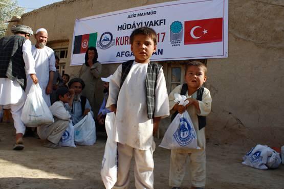 <p>Aziz Mahmud H&uuml;dayi Vakfı, İnsan Vakfı, Mirasımız Kud&uuml;s Derneği, Umut Kervanı İnsani Yardım Vakfı ve Hayrat İnsani Yardım Derneği de T&uuml;rkiye ve d&uuml;nyadaki ihtiya&ccedil; sahiplerine yardım ulaştırmayı hedefliyor.</p>
